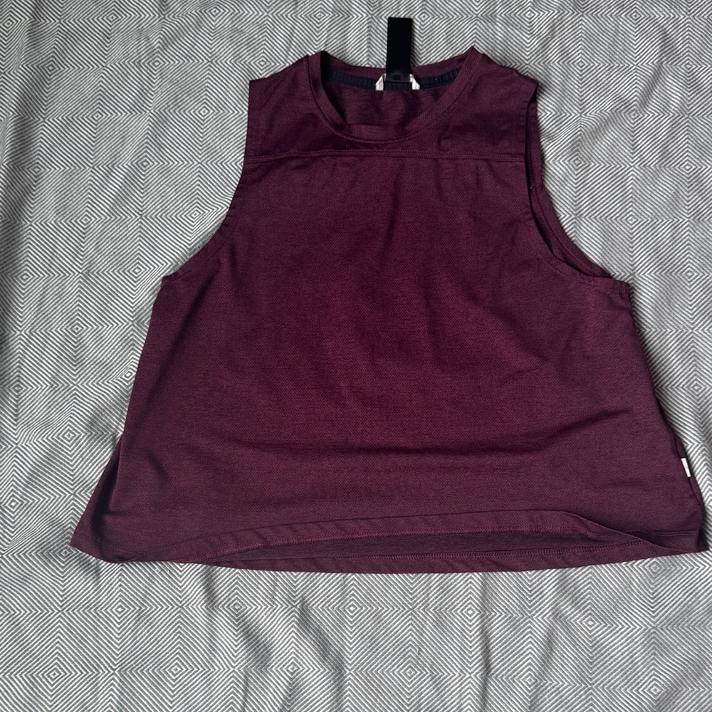 Mondetta Women's sports Tank Top in Deep Maroon